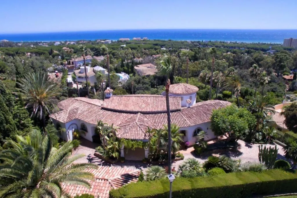 Palatial Villa In Hacienda Las Chapas, מארבלה