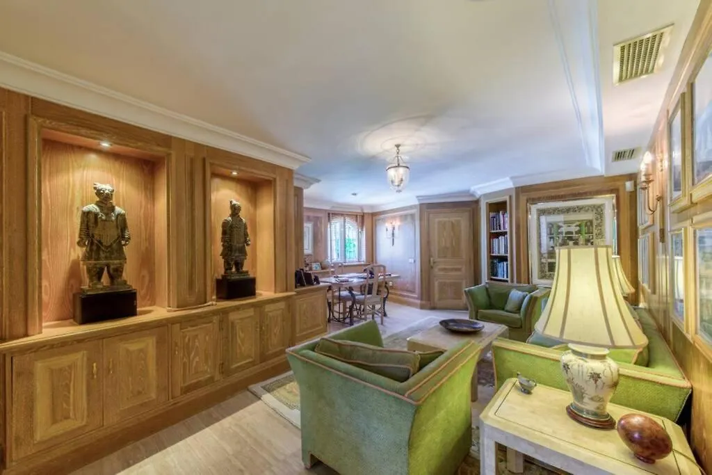Palatial Villa In Hacienda Las Chapas, מארבלה