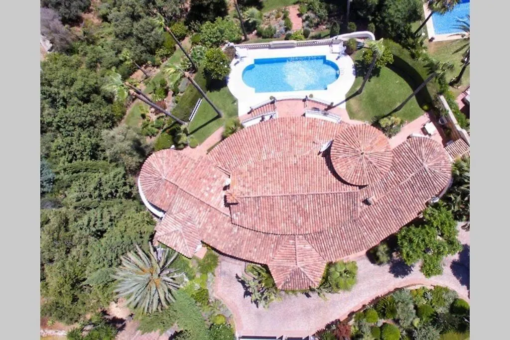 Palatial Villa In Hacienda Las Chapas, מארבלה