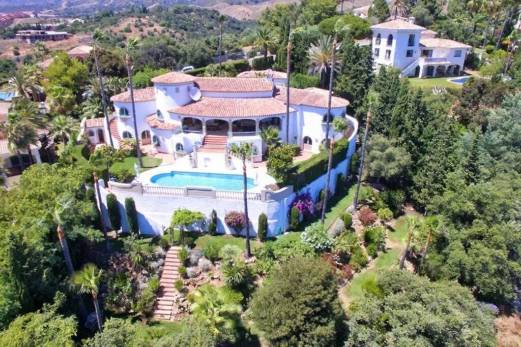 Palatial Villa In Hacienda Las Chapas, מארבלה ספרד